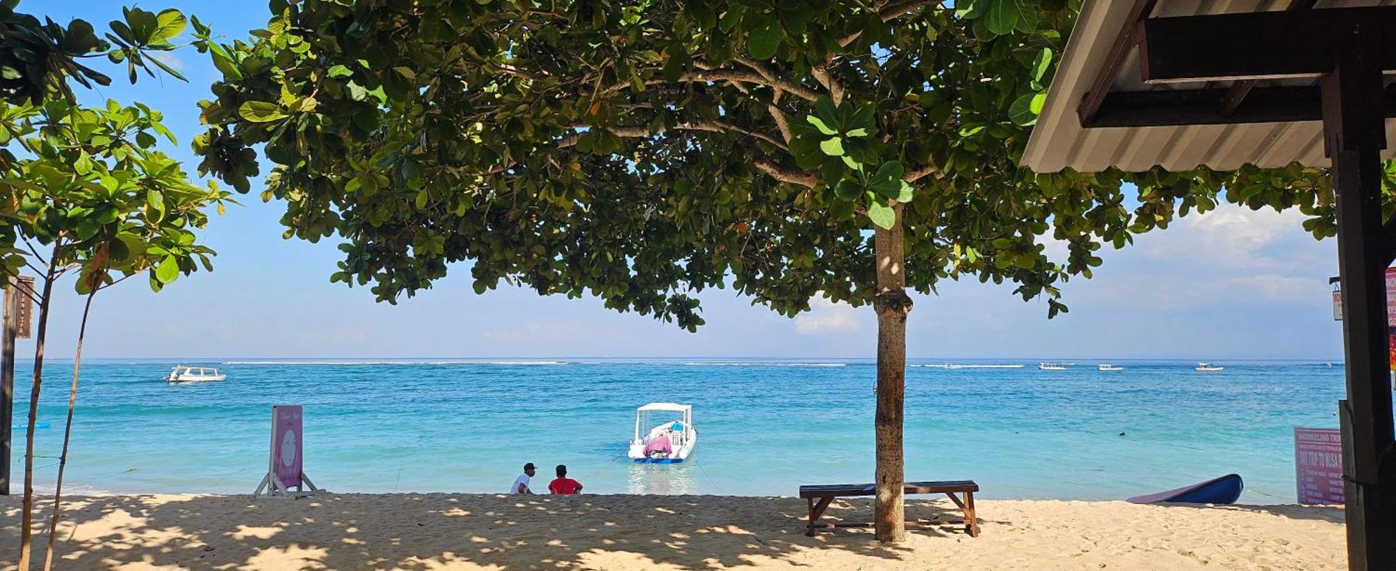 Отель United Colors Of Lembongan Экстерьер фото